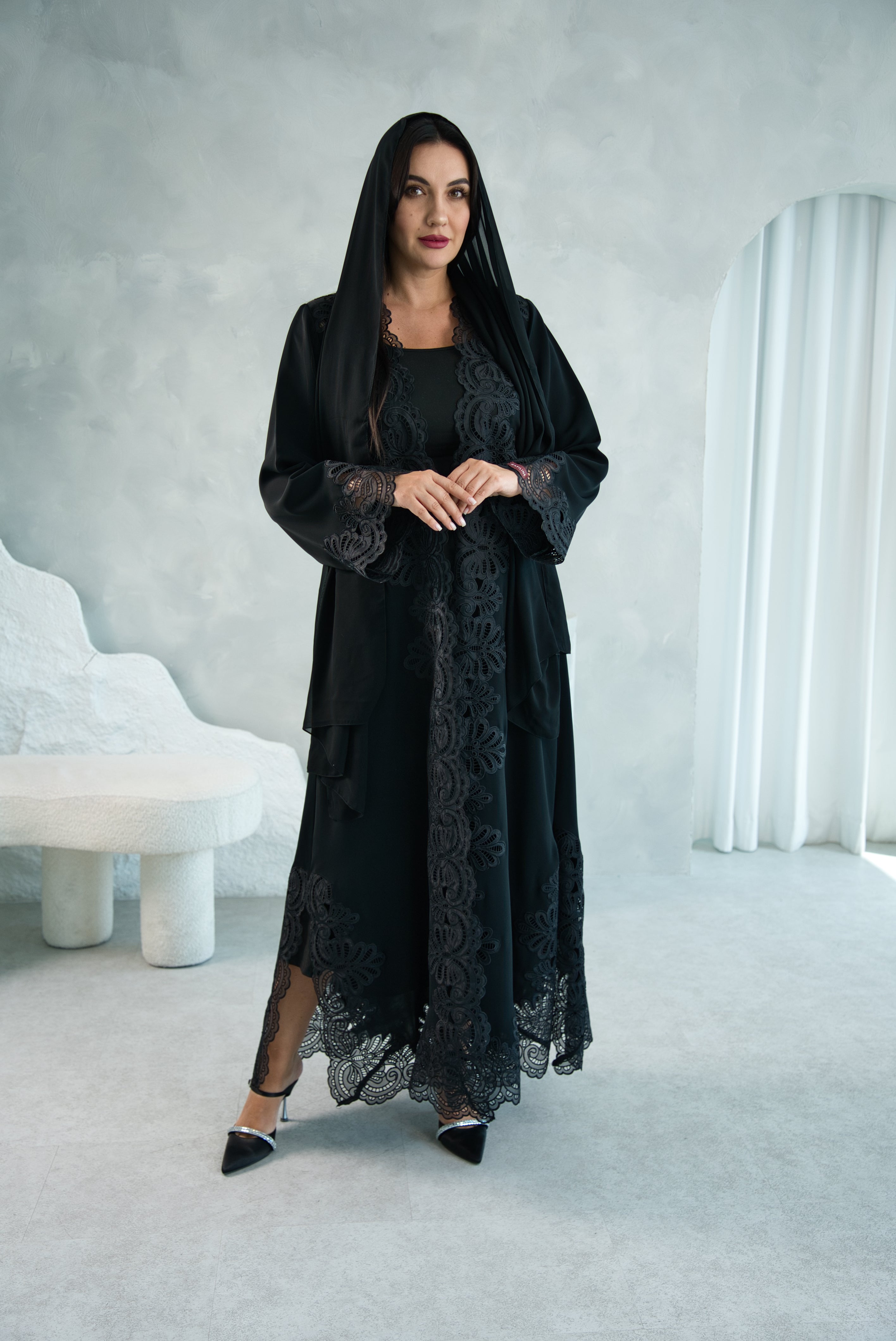 W02 | DANTEL LACE ABAYA