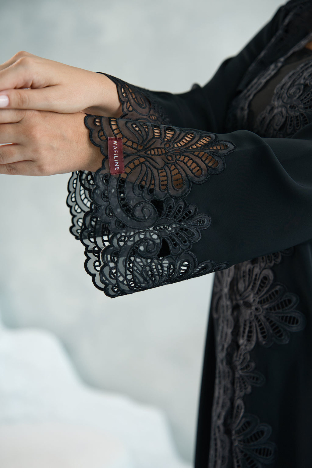 W02 | DANTEL LACE ABAYA