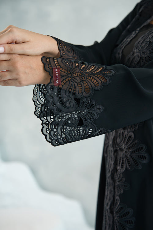W02 | DANTEL LACE ABAYA