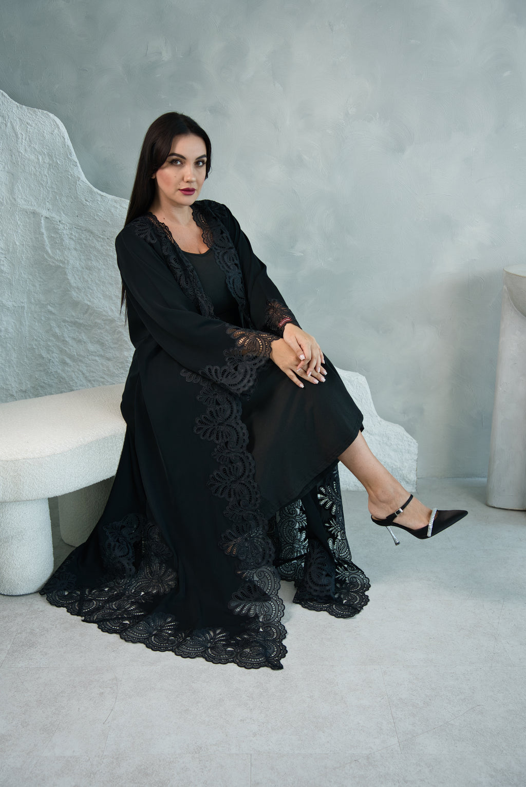 W02 | DANTEL LACE ABAYA