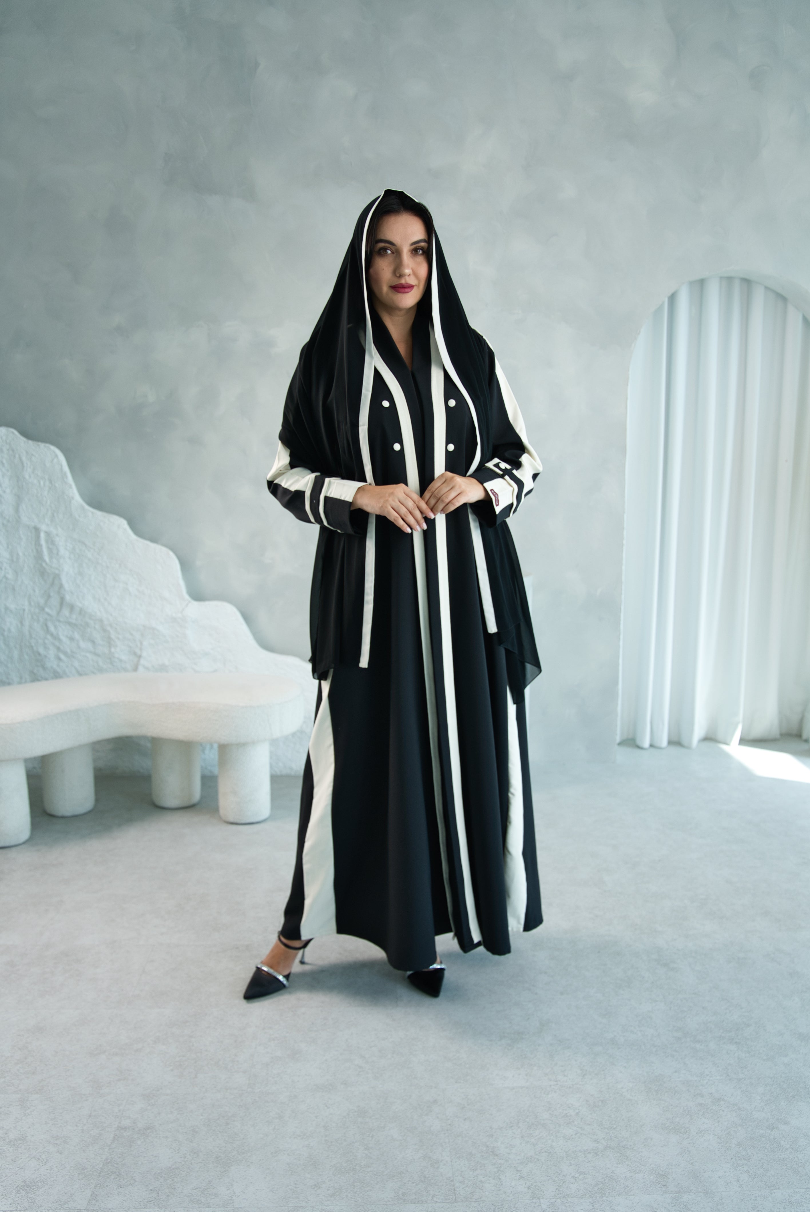 W06 | SIGNATURE CONTRAST ABAYA