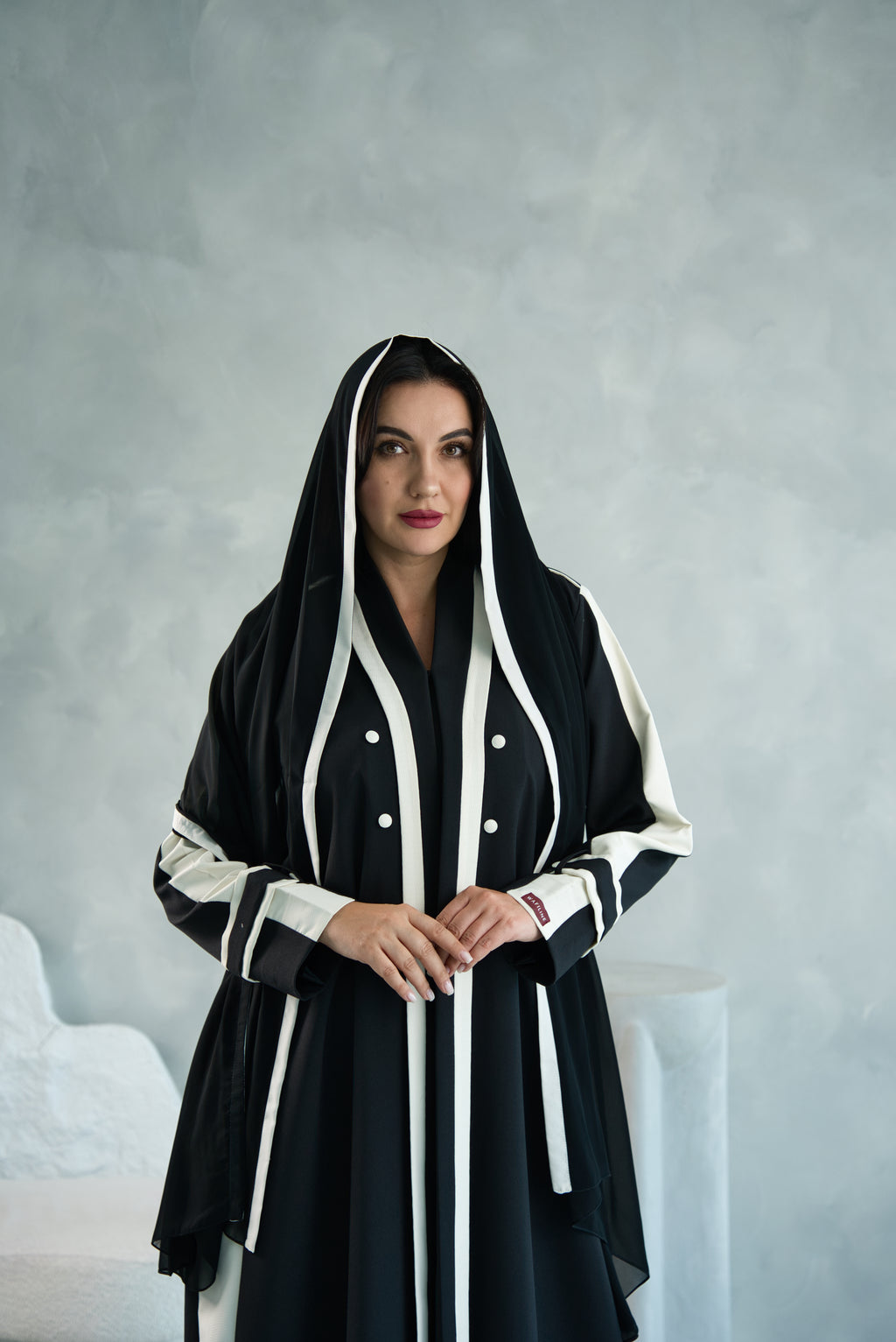 W06 | SIGNATURE CONTRAST ABAYA