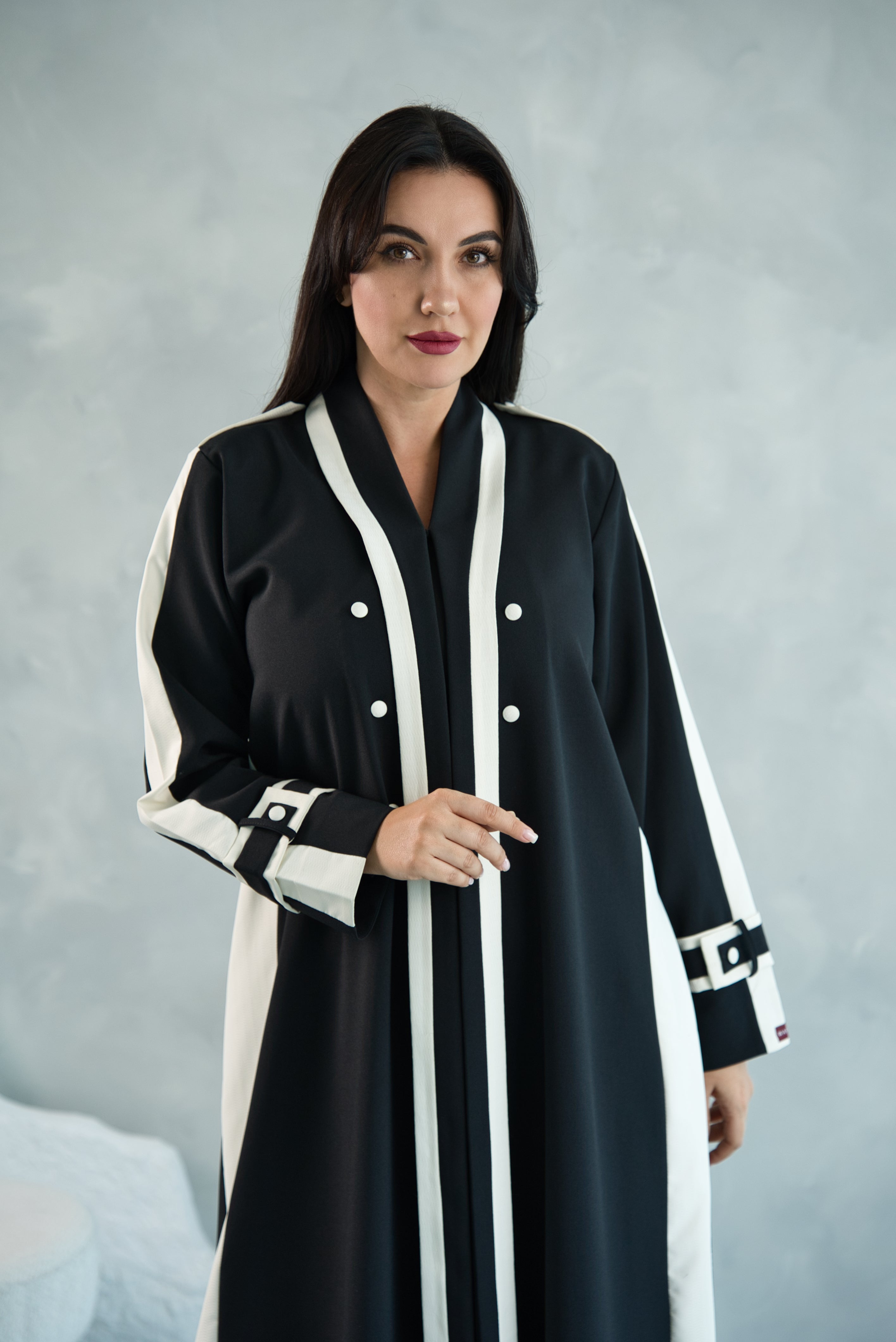 W06 | SIGNATURE CONTRAST ABAYA