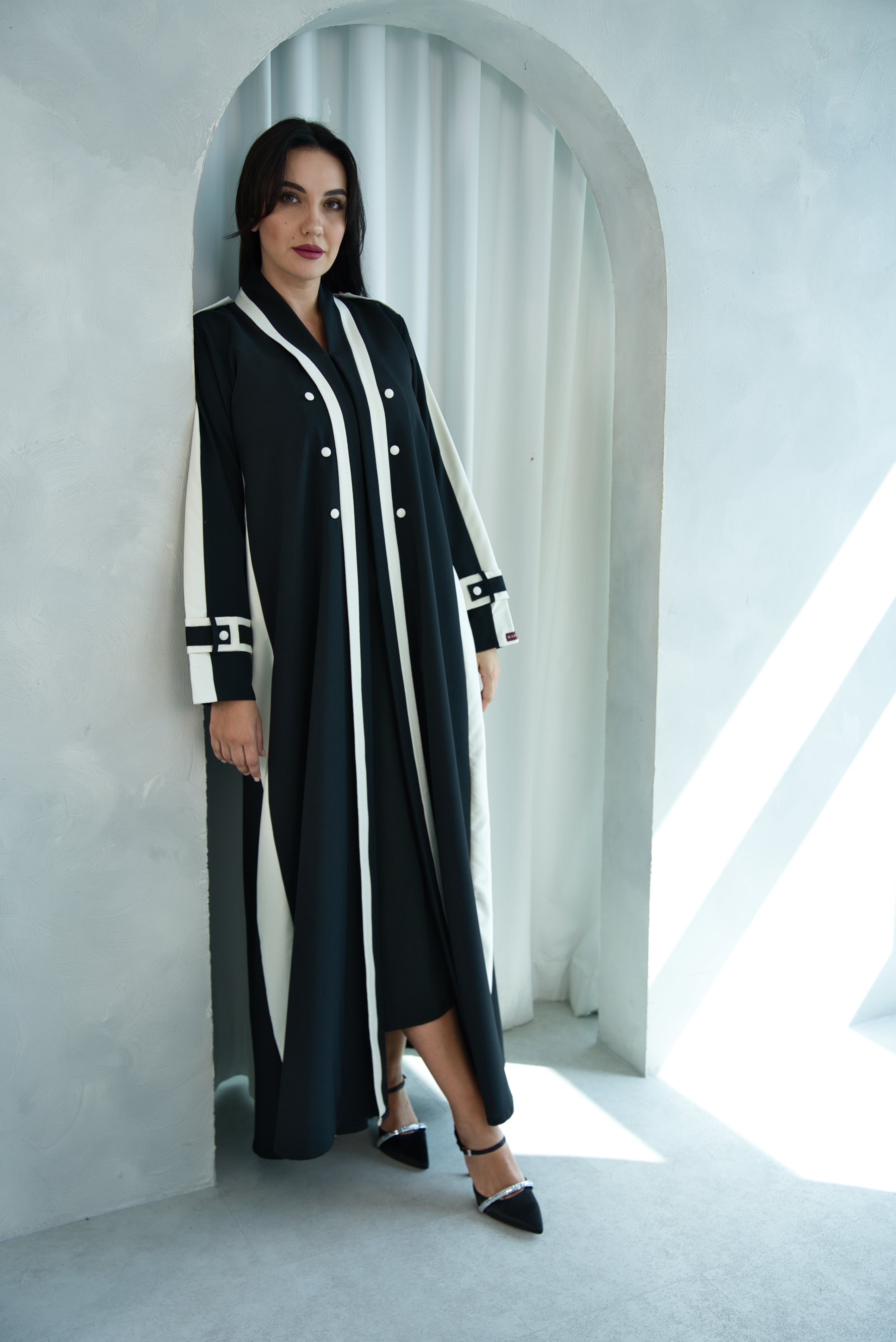 W06 | SIGNATURE CONTRAST ABAYA