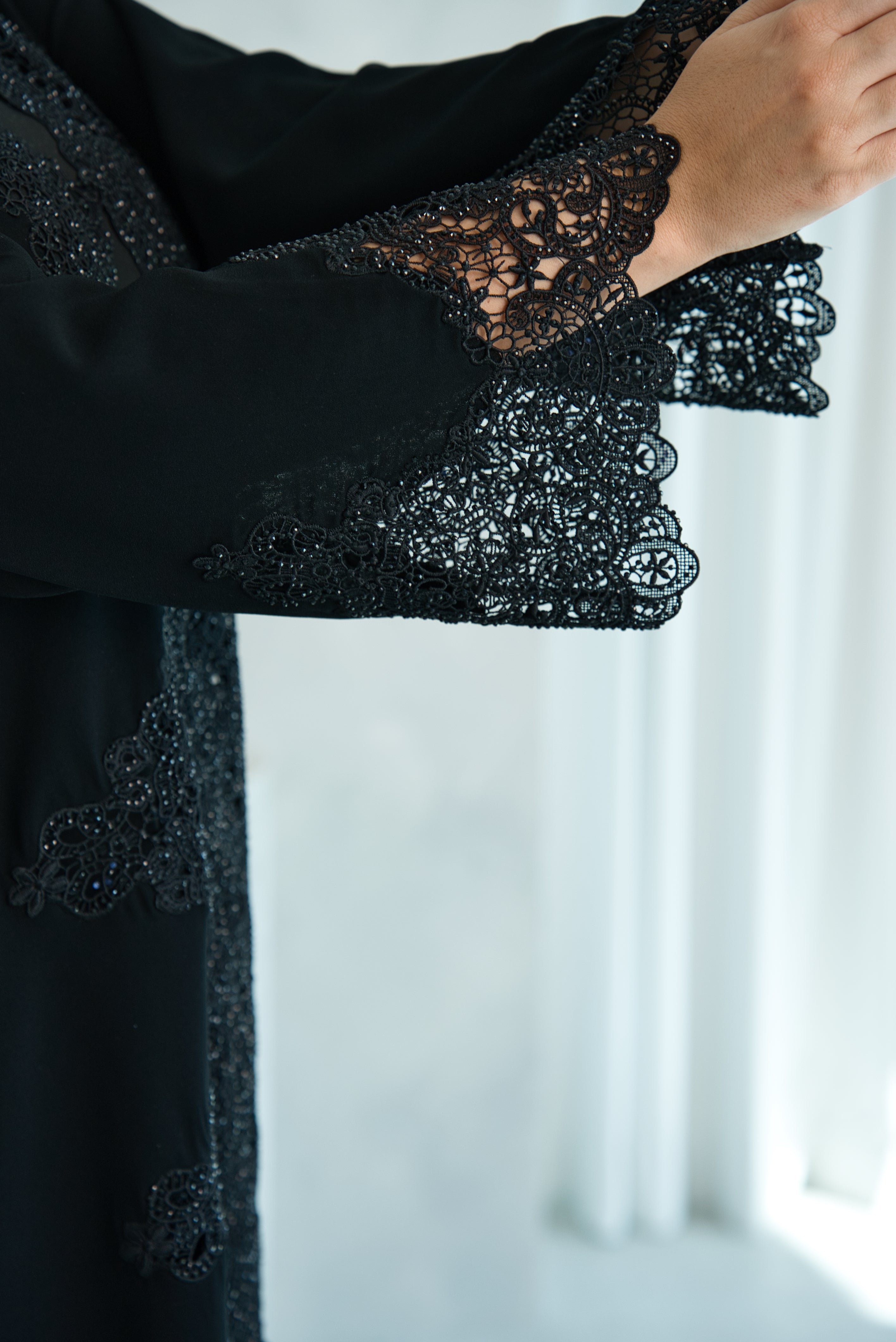 W05 | PREMIUM COLLECTION: BLACK DANTEL & SHIMMERING BEADS