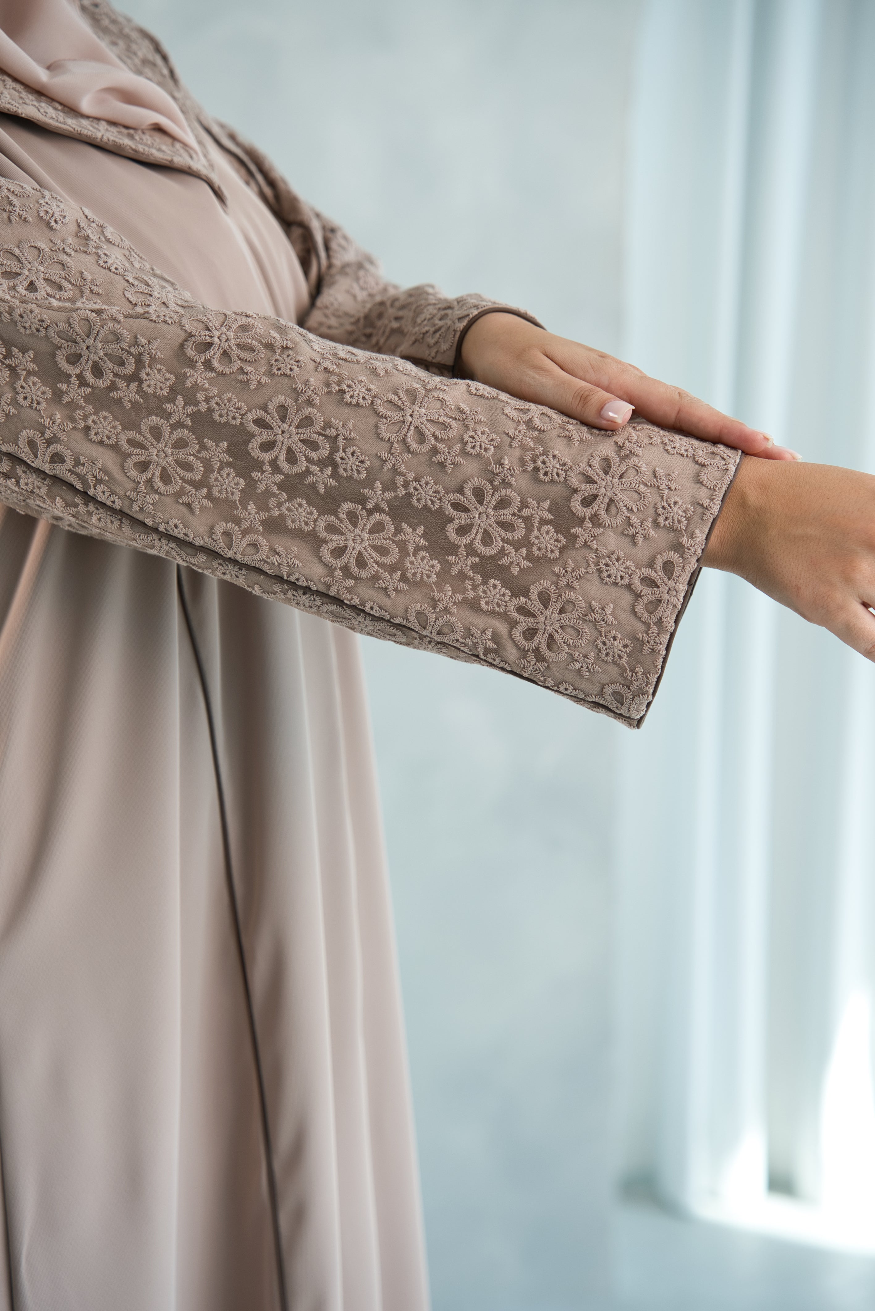 W07 | THE SIGNATURE ABAYA