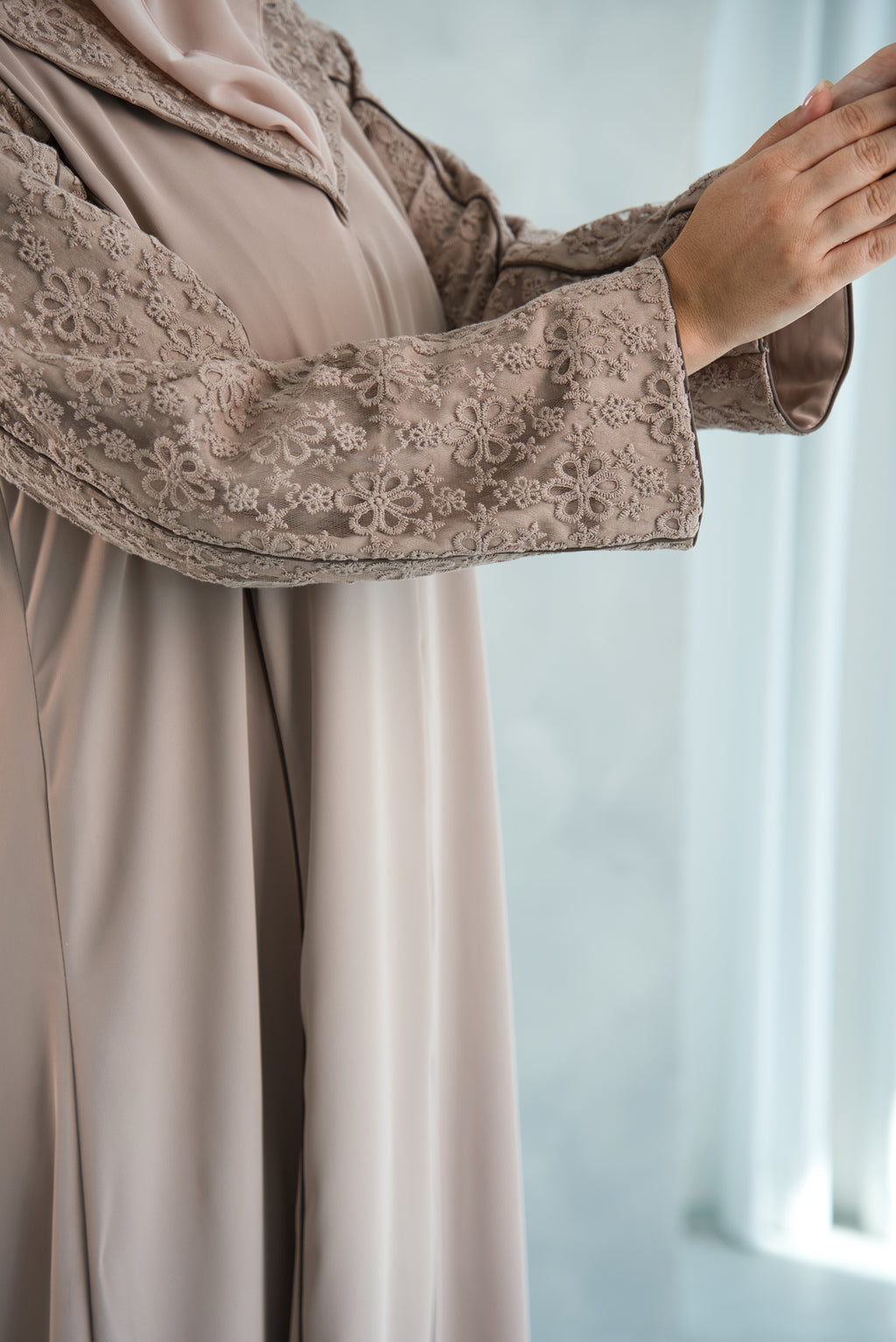 W07 | THE SIGNATURE ABAYA