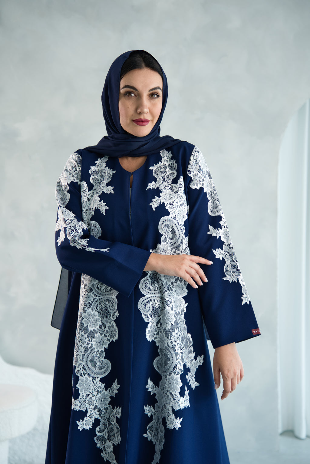 W04 | DESIGNER ABAYA WITH WHITE DANTEL