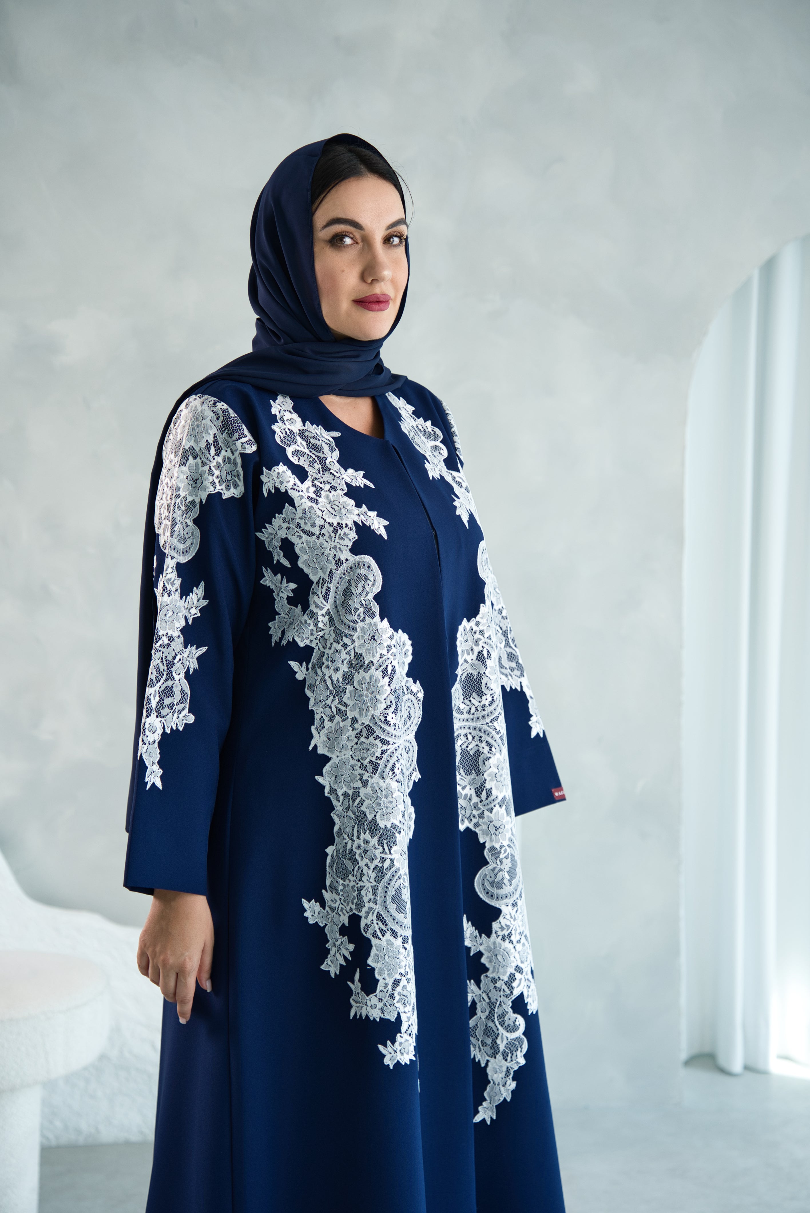 W04 | DESIGNER ABAYA WITH WHITE DANTEL