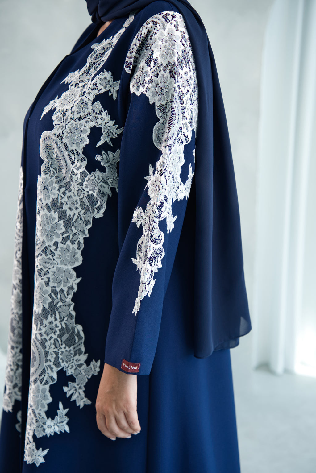 W04 | DESIGNER ABAYA WITH WHITE DANTEL