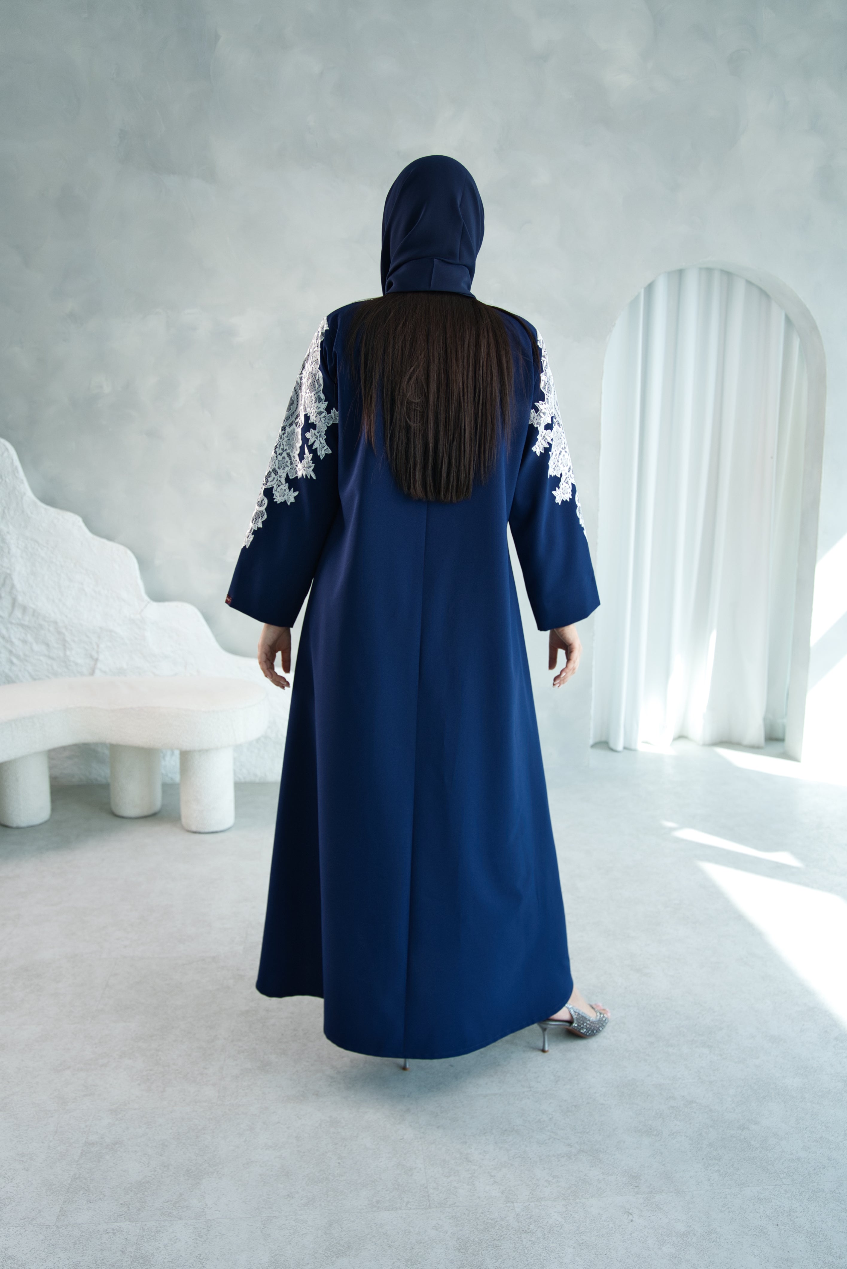 W04 | DESIGNER ABAYA WITH WHITE DANTEL
