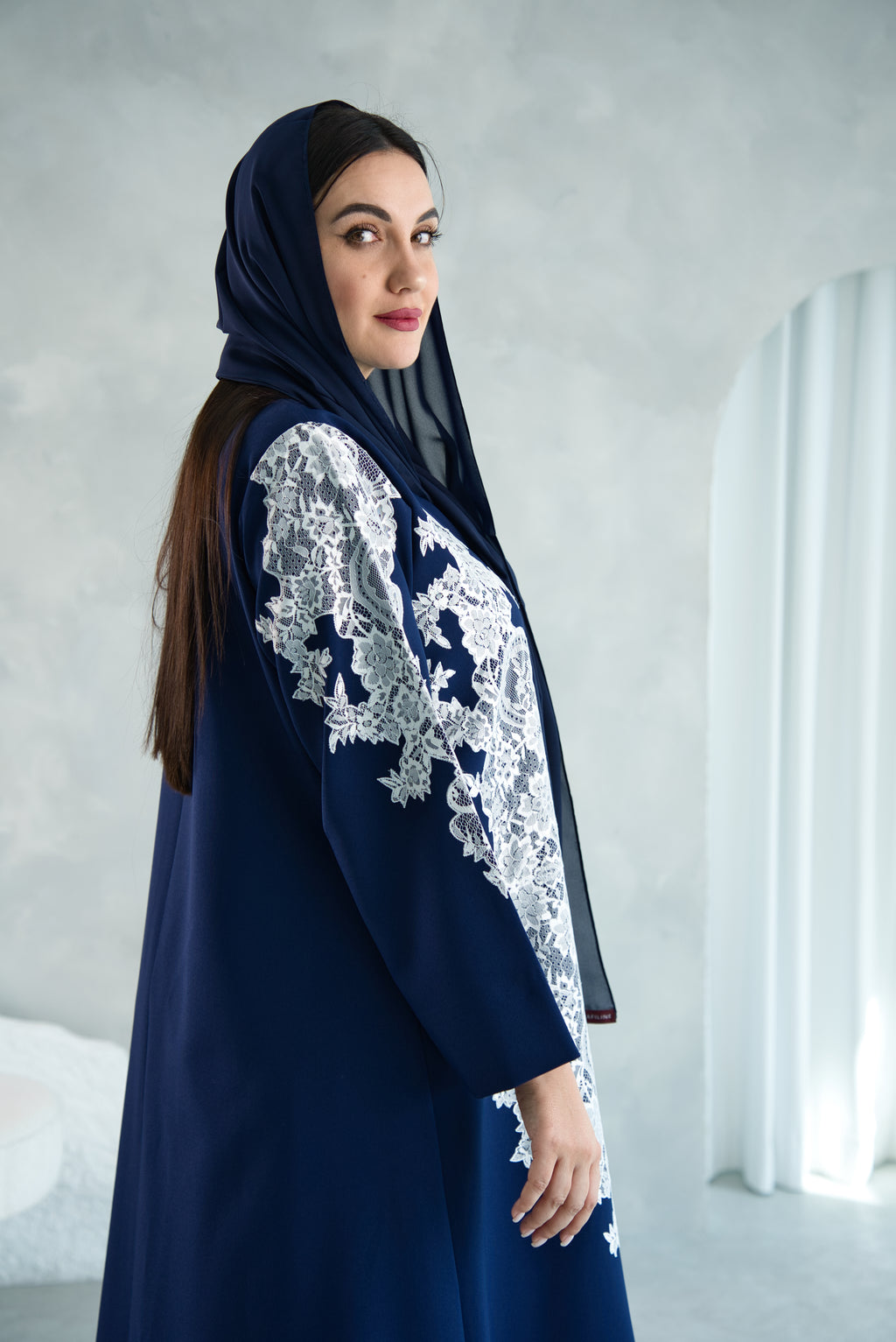 W04 | DESIGNER ABAYA WITH WHITE DANTEL