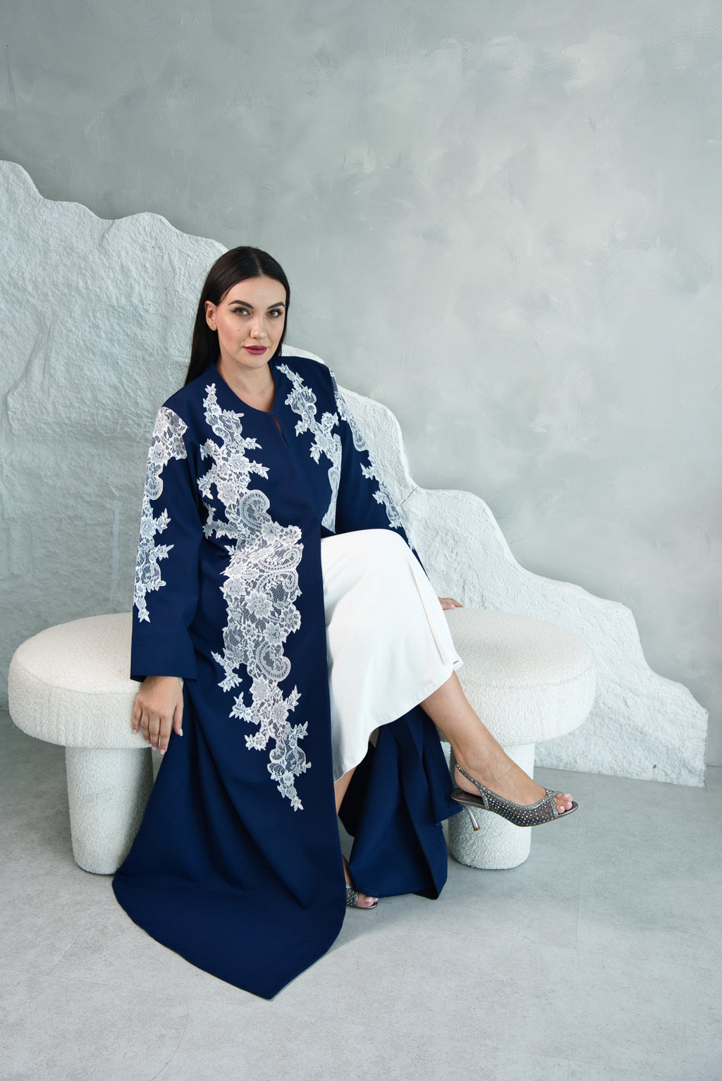 W04 | DESIGNER ABAYA WITH WHITE DANTEL