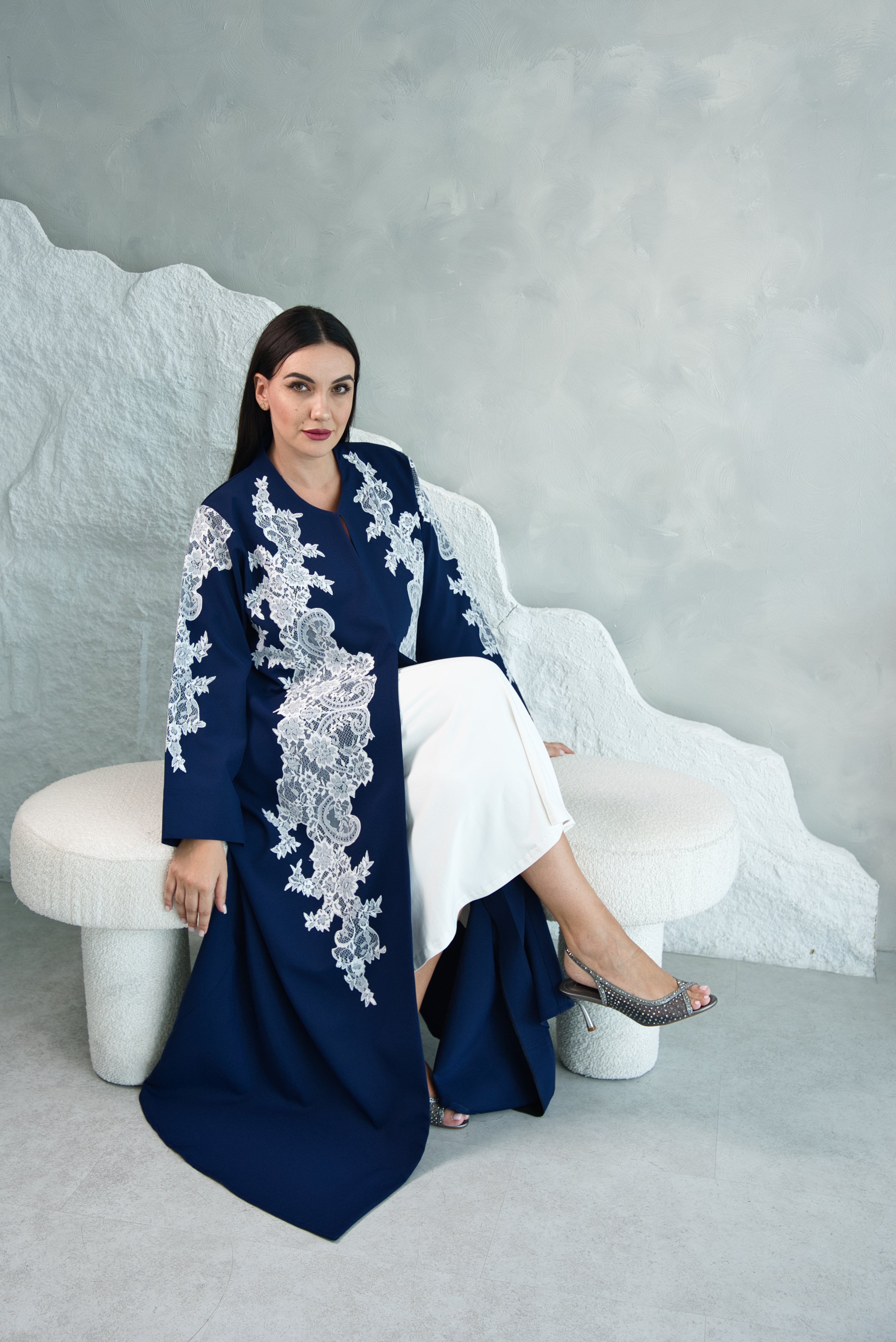 W04 | DESIGNER ABAYA WITH WHITE DANTEL